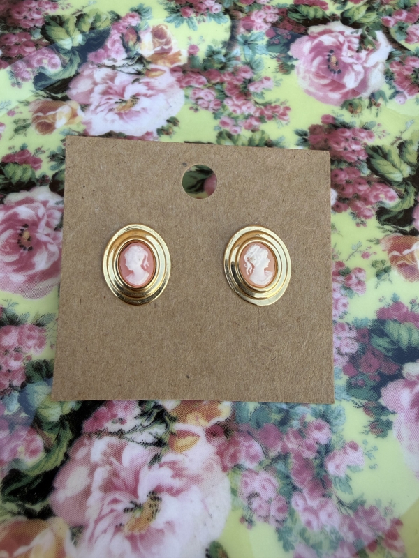 Vintage cameo earrings 