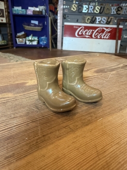 Cowboy boots salt and pepper shaker 