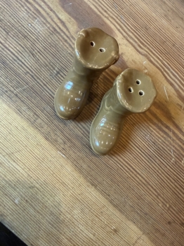 Cowboy boots salt and pepper shaker 