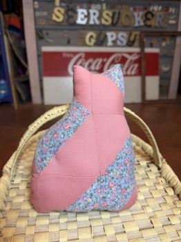 Vintage quilted cat
