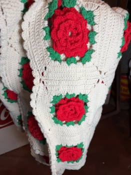 Stunning knit rose throw 
