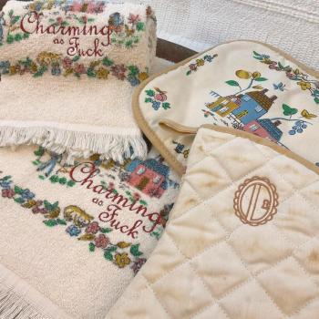 Charming Kitchen Towel & Oven Mitt Set