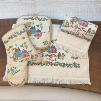 Charming Kitchen Towel & Oven Mitt Set