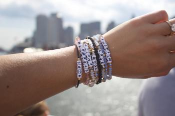 Little Words Project Bracelet - Good Vibes (White/Aquamarine)