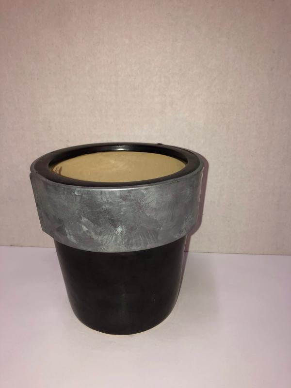 Medium Gray Pot