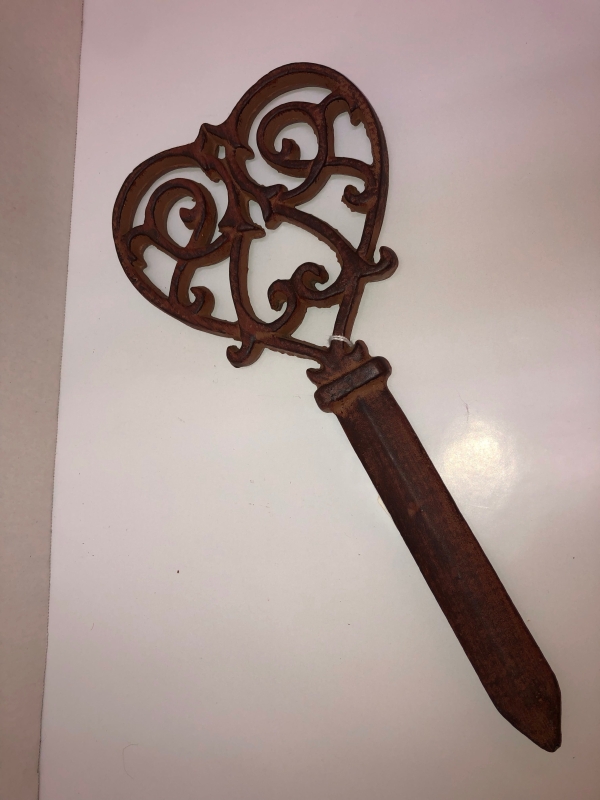 L Garden Heart Key