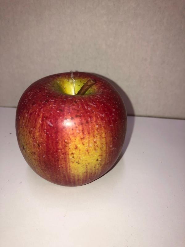 PLASTIC APPLES