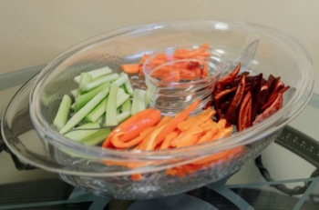Arc Tray with Lid on Ice