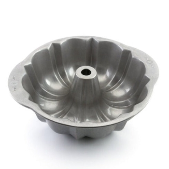 Fluted Tube (Bundt) Cake Pan