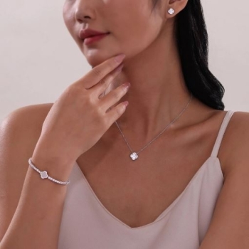 0.49 CTW Halo Necklace