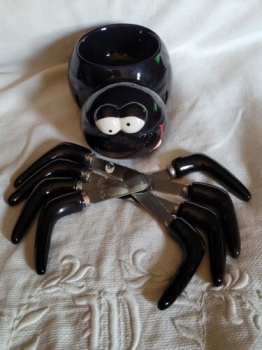 Spider Dip Bowl with Spreaders