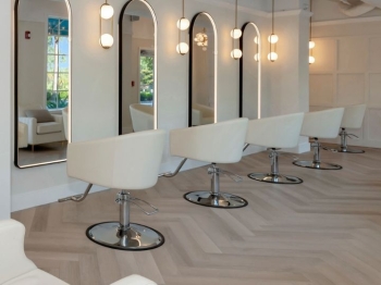 Top Features to Look for in a Hydraulic Salon Chair
