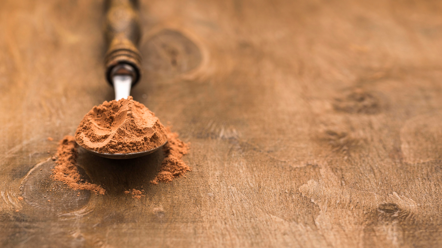 spoon-with-fine-powder-copy-space
