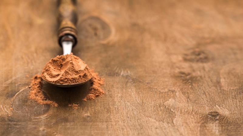 spoon-with-fine-powder-copy-space