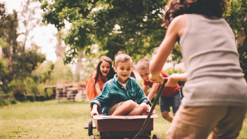 outdoor-play-can-benefit-your-kid